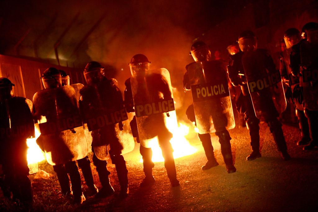 Portuguese Formed Police Unit and PNTL participate in an anti-riot course in Dili