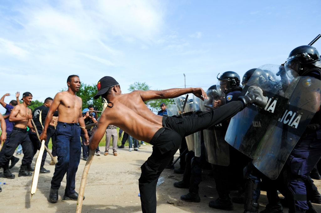 PNTL and UN Police carry out a simulation exercise on emergency response